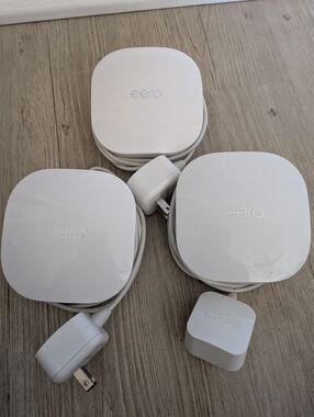 eero White Mesh Wi‑Fi Router Trio with Power Adapters